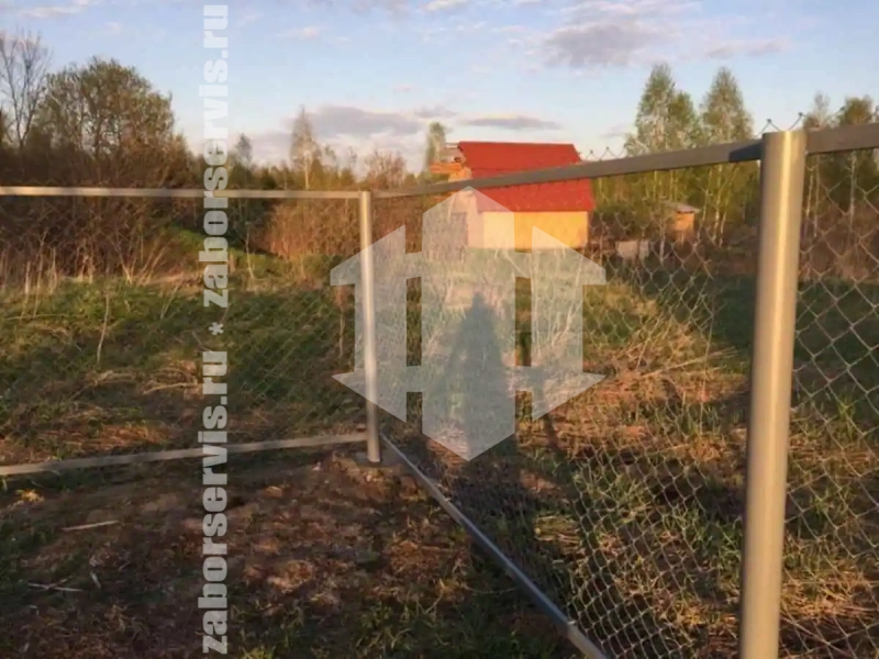 Забор из сетки рабицы на профильном каркасе 95 метра